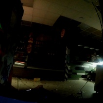 В Оренбурге мужчина разбил окно магазина и прихватил кассу с деньгами