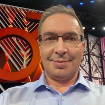 Бывший главный судмедэксперт Оренбуржья Громов, кажется, заскучал, сидя под домашним арестом