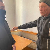 В Оренбурге мужчина во время горячего спора порезал ухажера своей дочери (18+)