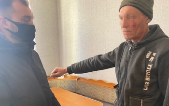 В Оренбурге мужчина во время горячего спора порезал ухажера своей дочери (18+)