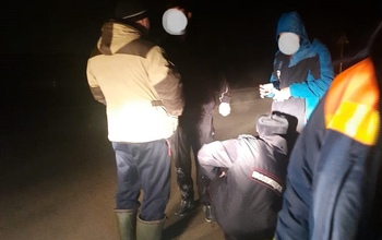 Заблудившимся в поле под Оренбургом мужчинам потребовалась помощь