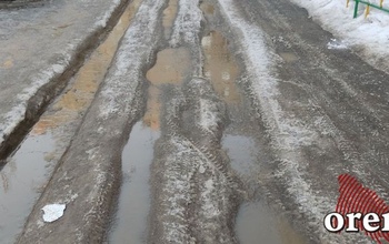 В Оренбурге автомобилисты просят коммунальщиков сжалиться и убрать наледь