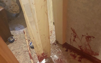 В Оренбурге мужчина, уже судимый за убийство, взялся за нож и порезал сожителя падчерицы (18+)