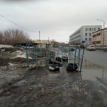 В Оренбурге на улице Орской у дороги обнаружили провал