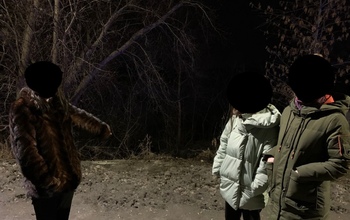 Оренбурженка в рукаве шубы пыталась пронести свертки с наркотиками