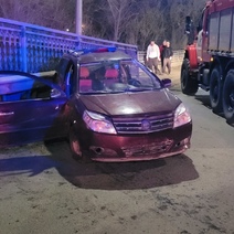 В Оренбурге спасатели деблокировали пострадавшего мужчину из салона 