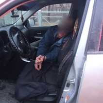 В Орске желавшие продолжения банкета мужчины поехали в магазин на угнанном авто