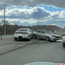 В Оренбурге на Загородном шоссе после столкновения с 