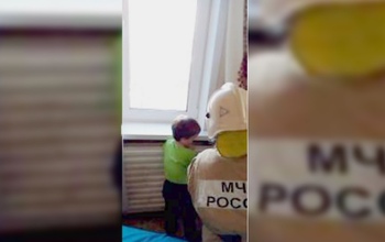 В Северном районе малыш «попал в плен» к радиатору