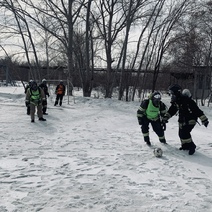 Оренбургские пожарные сыграли в футбол в полной экипировке