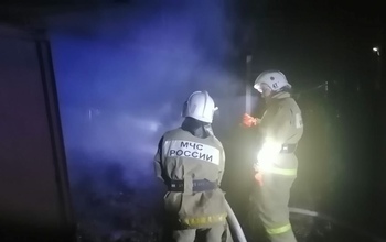 В Оренбурге подожгли дом в переулке Ивановском: нашли тело мужчины (18+)