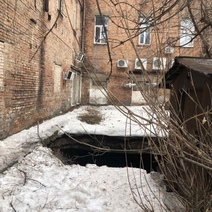 Мэрию Оренбурга обязали провести обследование разваливающегося дома №27 на Советской