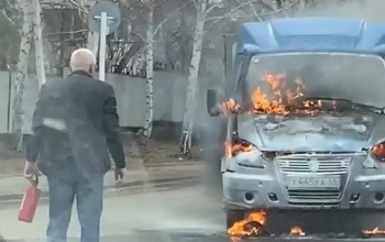 В Ростошах прямо на дороге загорелась Газель