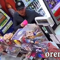 В Оренбурге любитель сладостей похитил из магазина целую коробку чупа-чупсов