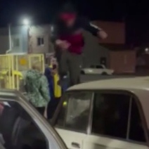 В Бугуруслане пьяный мужчина разбил и пытался поджечь свой ВАЗ, чтобы его не забрали на штрафстоянку