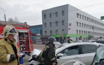 В Оренбурге на пересечении пр. Победы и Орской ДТП: в машинах зажало двух человек