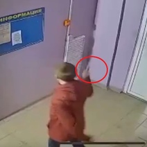 В Оренбурге парень распылил в подъезде неизвестное вещество, пострадал ребенок