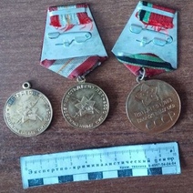 В Оренбурге мужчина на ж/д вокзале пытался продать награды своего дедушки