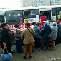 Жители Оренбурга вынуждены толпой втискиваться в ПАЗ