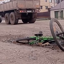 В Сорочинске под колеса КамАЗа попал девятилетний велосипедист (18+)