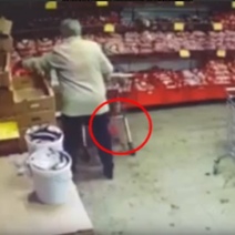 «Это не я»: в Бузулуке мужчина нашел в магазине кошелек бабушки и потратил почти все ее деньги