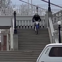 В Оренбурге по набережной Урала рассекал мотоциклист