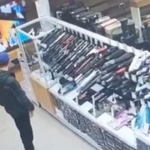 В Оренбурге мужчина стащил из магазина робот-пылесос