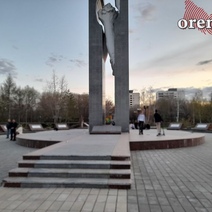 Памятник воинам-интернационалистам в Оренбурге вновь облюбовали малолетние вандалы