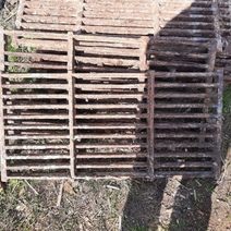 В Шарлыке мужчина похитил 409 кг металлических решеток