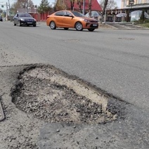 Подрядчику придется залатать ямы на отремонтированной улице Туркестанской