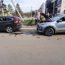На ДТП в Оренбурге пришлось выезжать сотрудникам МЧС