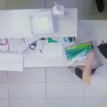 Парень из Оренбурга отправил покупателю вместо майки с автографом старые спортивные штаны