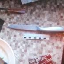 В Орске женщина накинулась с ножом на знакомого