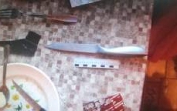 В Орске женщина накинулась с ножом на знакомого