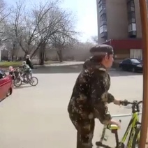 В Оренбурге бездомный украл велосипед из подъезда своей матери