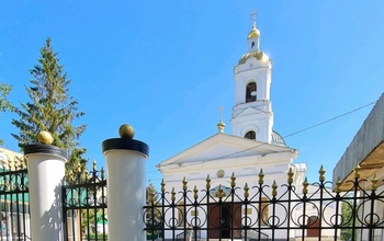 В Оренбурге двое мужчин украли 9 чугунных наверший с забора Никольского собора