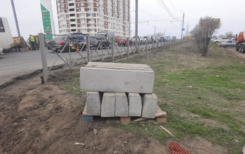 В Оренбурге, судя по всему, готовы до бесконечности менять бордюры