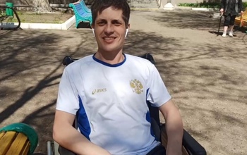 В оренбургском центре «Долголетие» инвалидам-колясочникам трудно выехать на прогулку