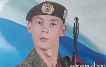 В окоп попал снаряд: под Кувандыком проводили в последний путь солдата, погибшего на Украине