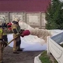 В Оренбурге пожарные отработали навыки тушения горящих нефтепродуктов