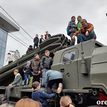Юные оренбуржцы пришли в восторг от современной военной техники