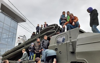 Юные оренбуржцы пришли в восторг от современной военной техники