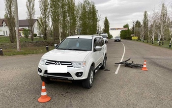В Оренбургском районе велосипедист въехал в стоящую иномарку