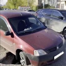 В Оренбурге под землю ушел автомобиль