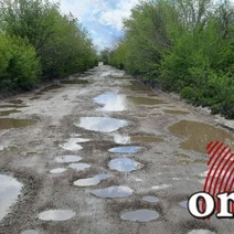 Более 2 000 человек ездят по разбитой дороге из СНТ до Оренбурга