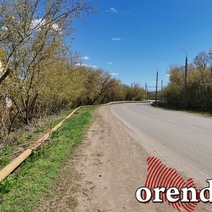 В Асекеево осыпающийся берег угрожает дому и дороге