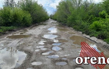 Более 2 000 человек ездят по разбитой дороге из СНТ до Оренбурга