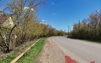 В Асекеево осыпающийся берег угрожает дому и дороге