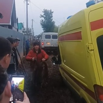 В дачном поселке под Оренбургом скорая застряла на пути к пациенту