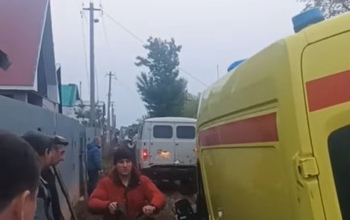 В дачном поселке под Оренбургом скорая застряла на пути к пациенту